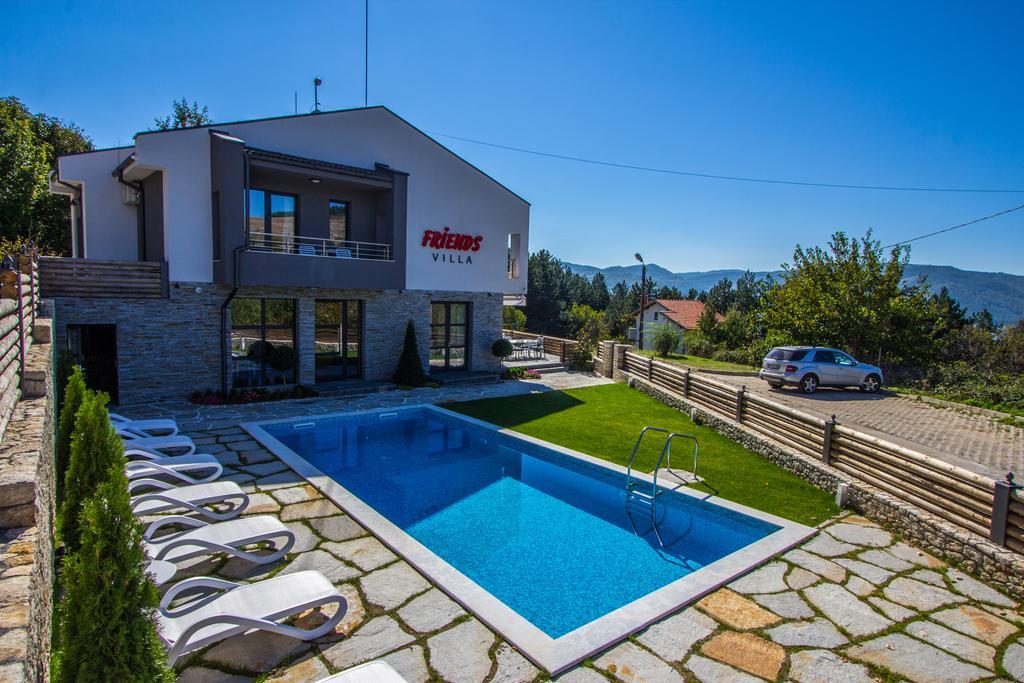 Family Hotel Friends Villa Enchets Εξωτερικό φωτογραφία