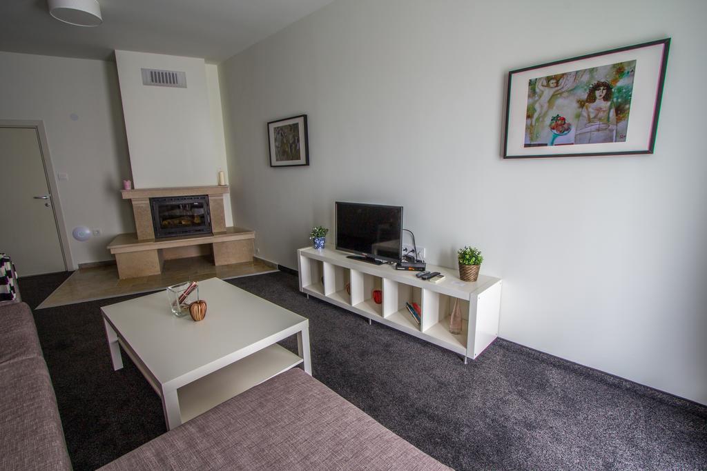 Family Hotel Friends Villa Enchets Δωμάτιο φωτογραφία