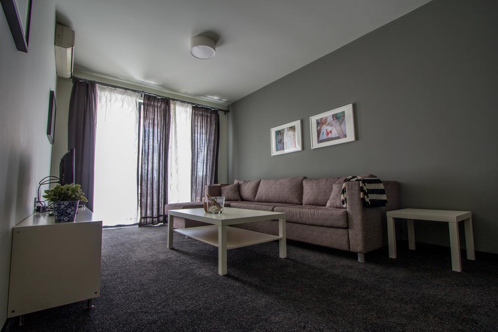 Family Hotel Friends Villa Enchets Δωμάτιο φωτογραφία