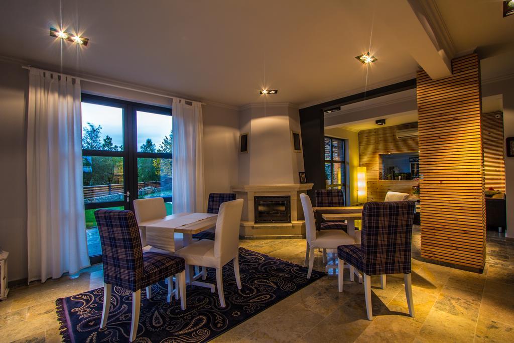 Family Hotel Friends Villa Enchets Εξωτερικό φωτογραφία