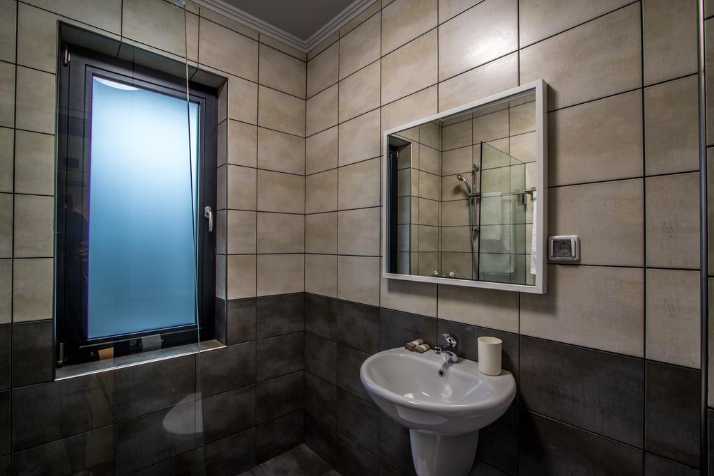 Family Hotel Friends Villa Enchets Δωμάτιο φωτογραφία