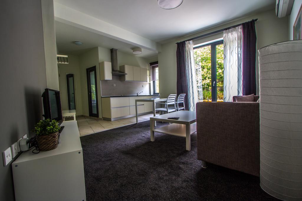 Family Hotel Friends Villa Enchets Δωμάτιο φωτογραφία