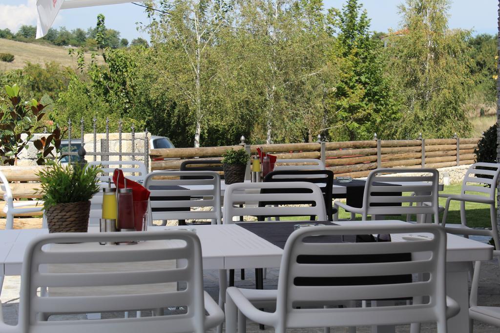 Family Hotel Friends Villa Enchets Εξωτερικό φωτογραφία