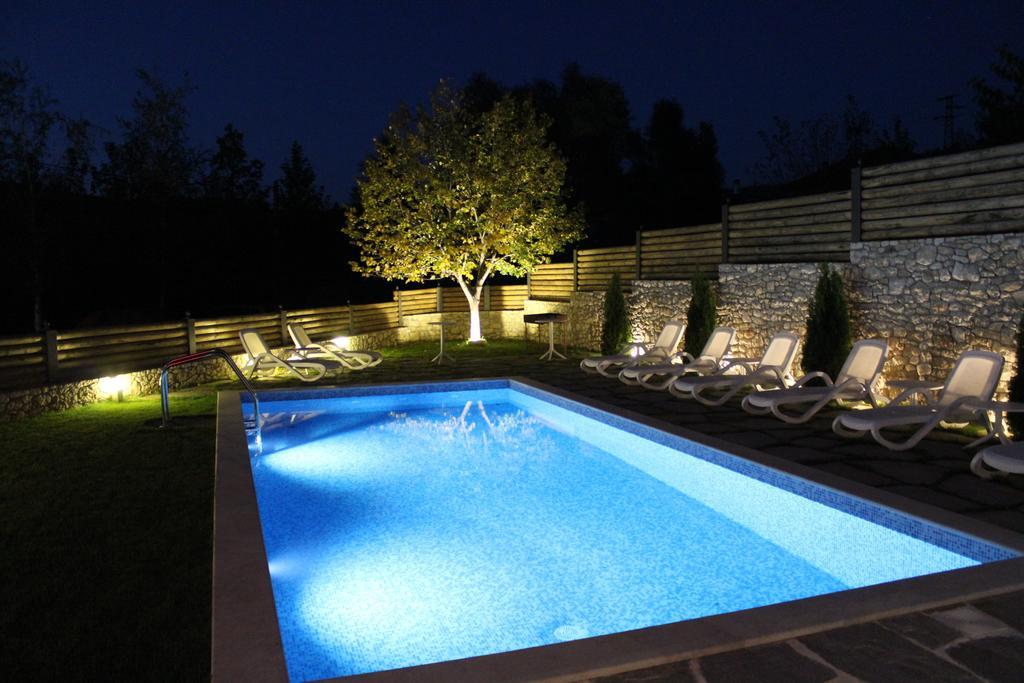 Family Hotel Friends Villa Enchets Εξωτερικό φωτογραφία