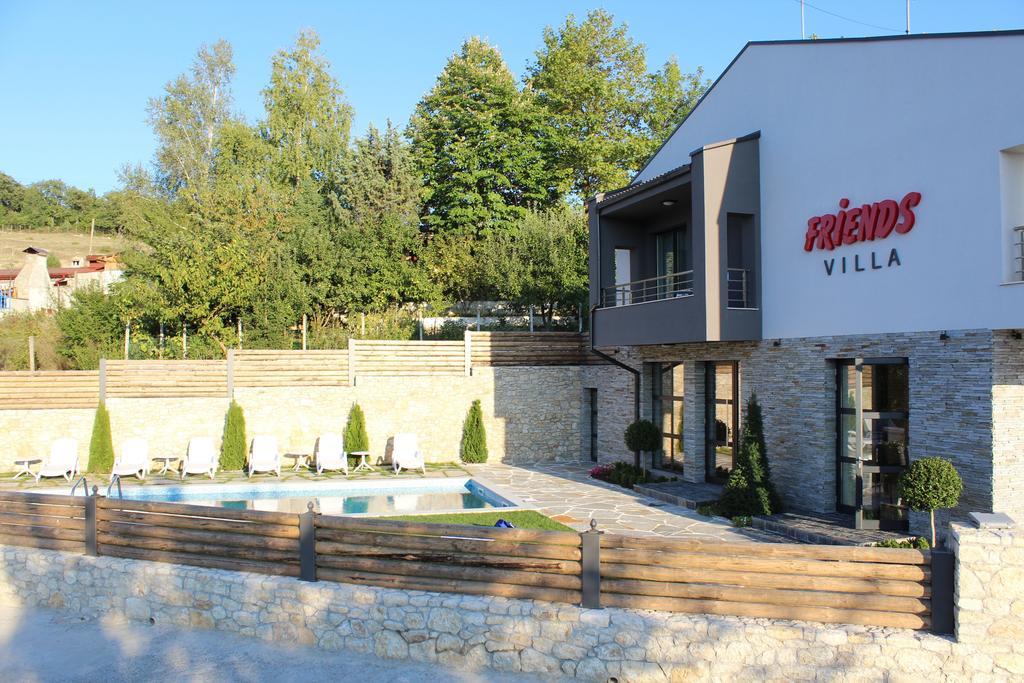 Family Hotel Friends Villa Enchets Εξωτερικό φωτογραφία