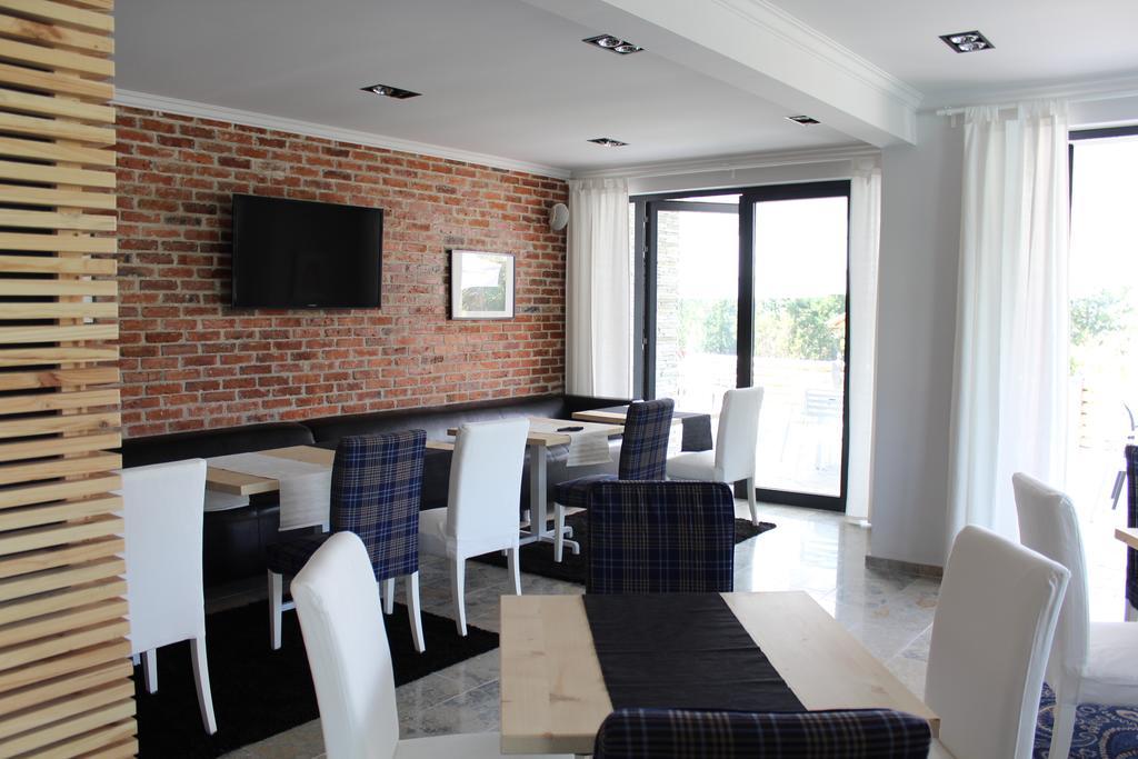 Family Hotel Friends Villa Enchets Εξωτερικό φωτογραφία