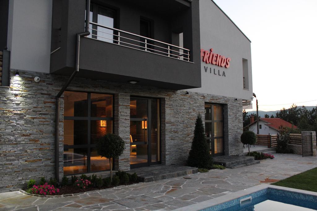 Family Hotel Friends Villa Enchets Εξωτερικό φωτογραφία