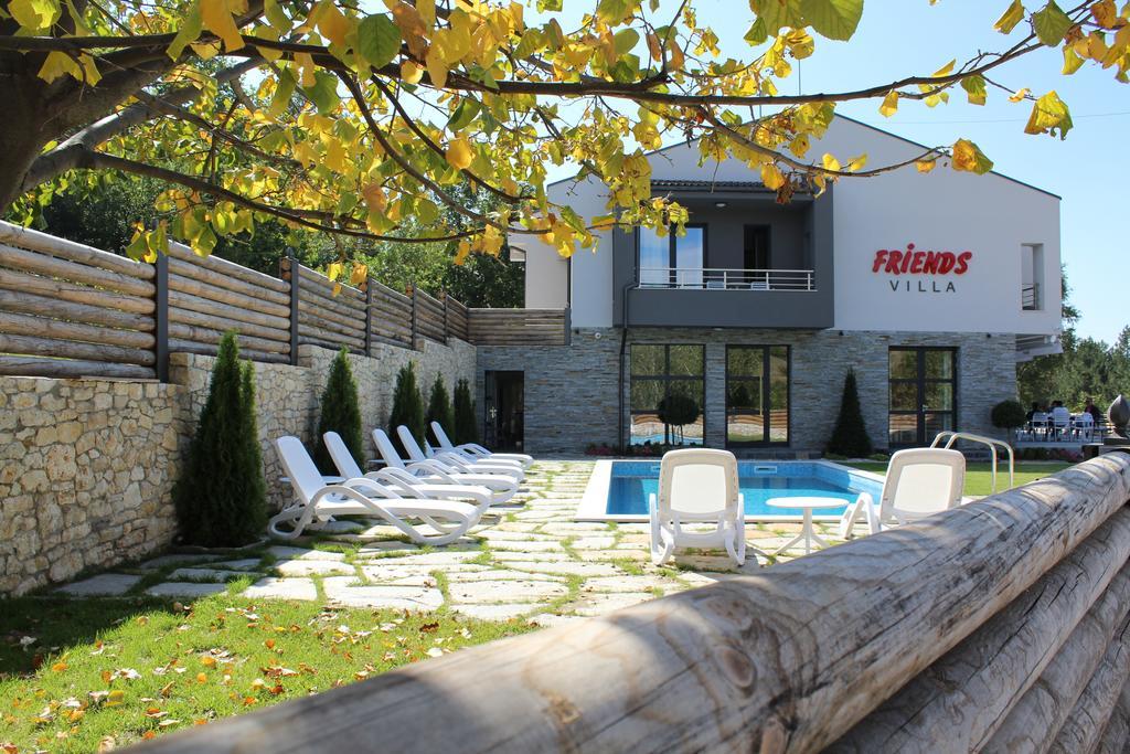 Family Hotel Friends Villa Enchets Εξωτερικό φωτογραφία