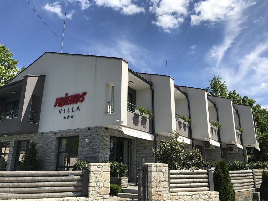 Family Hotel Friends Villa Enchets Εξωτερικό φωτογραφία