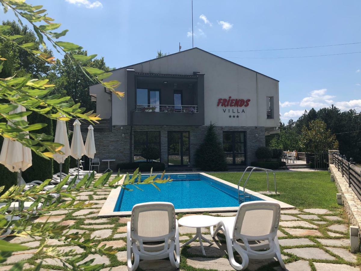 Family Hotel Friends Villa Enchets Εξωτερικό φωτογραφία