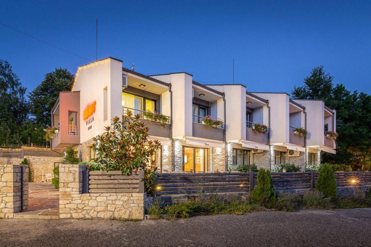 Family Hotel Friends Villa Enchets Εξωτερικό φωτογραφία